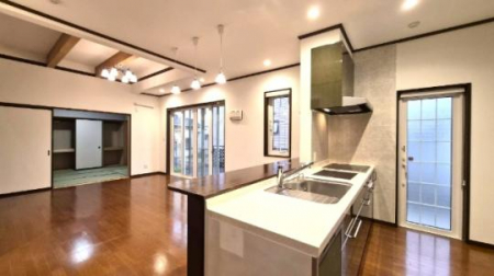 �@�����E���r���O