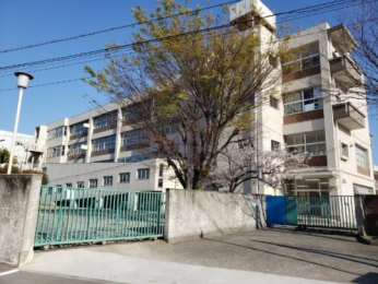 �@���ʎs�����쏬�w�Z:912m