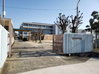 �@���ʎs����O���w�Z:627m