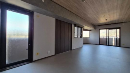 �@�����E���r���O