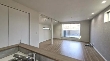 �@�����E���r���O